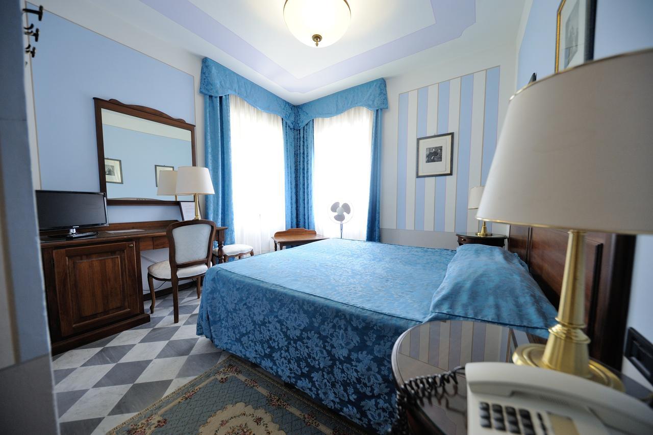 Park Hotel Regina - With Air-Condition And Pool บาญญี ดี ลุกกา ภายนอก รูปภาพ